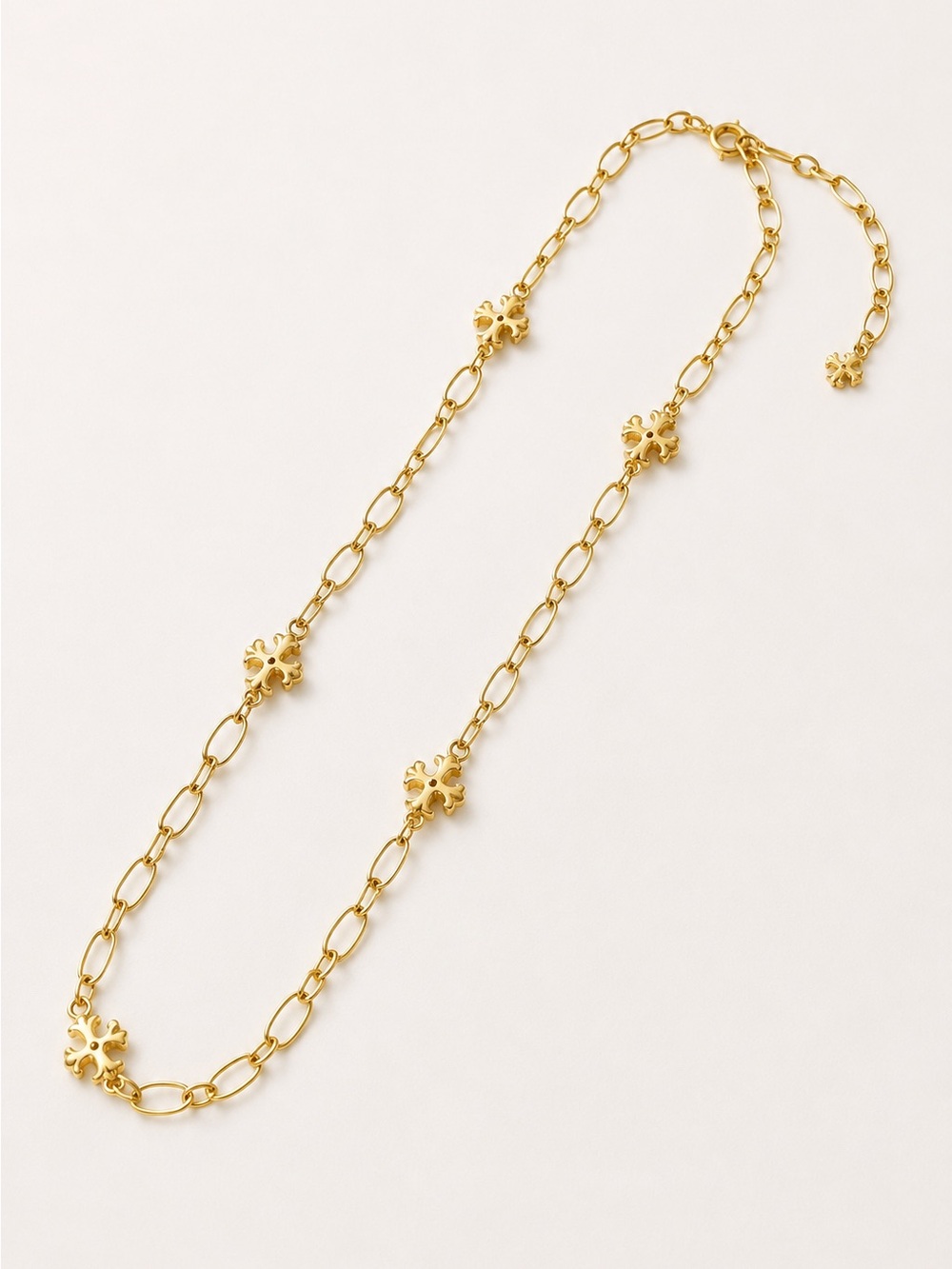 Tory Burch Roxanne chain delicate necklace in gold.
